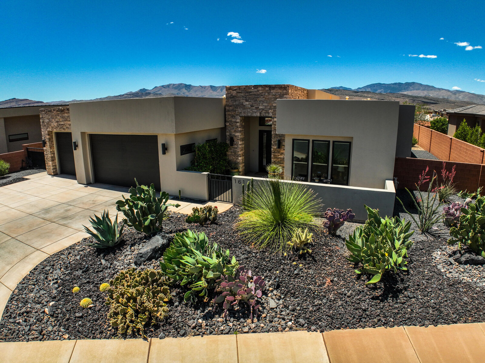 Property Photo: 161 N Arrowhead Ln UT 84738