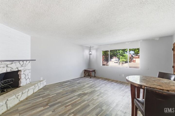 Property Photo: 4304 Axminster Street CA 93307