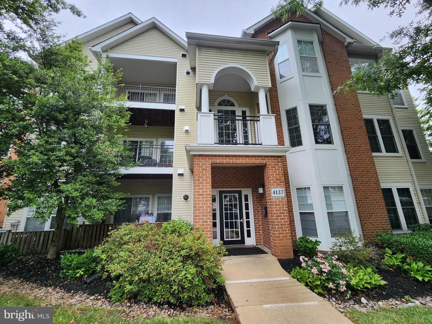Property Photo: 4137 Fountainside Lane 103 VA 22030