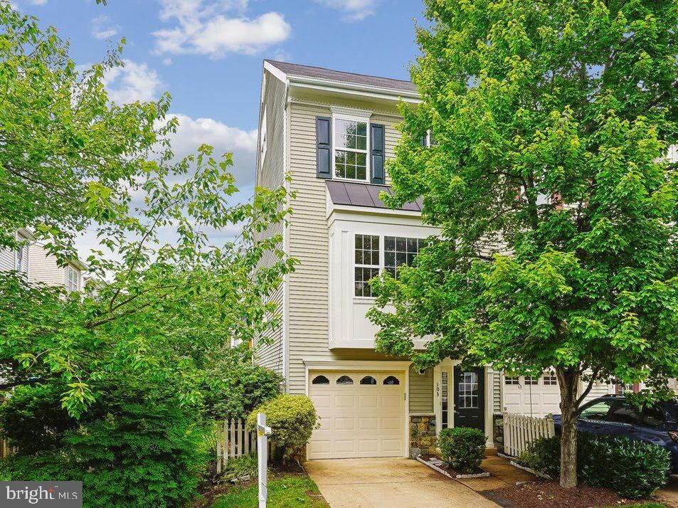 Property Photo: 103 Meadows Lane VA 22304