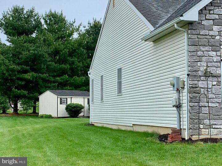 Property Photo:  104 Walnut Dr W  PA 19506 
