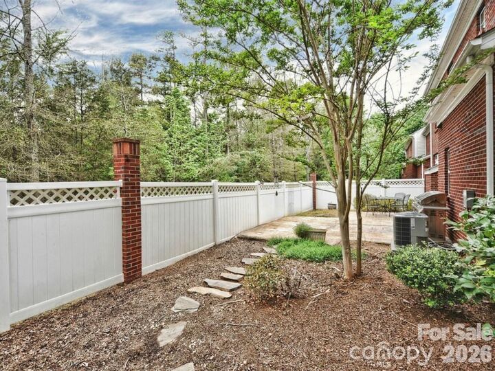 Property Photo: 10412 Berkeley Woods Lane NC 28277