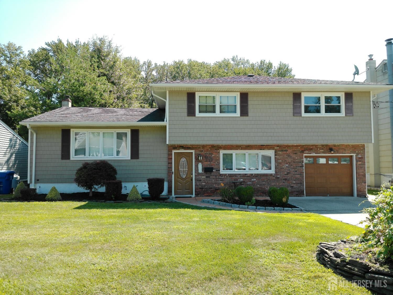 Property Photo:  16 New Dover Avenue  NJ 07067 