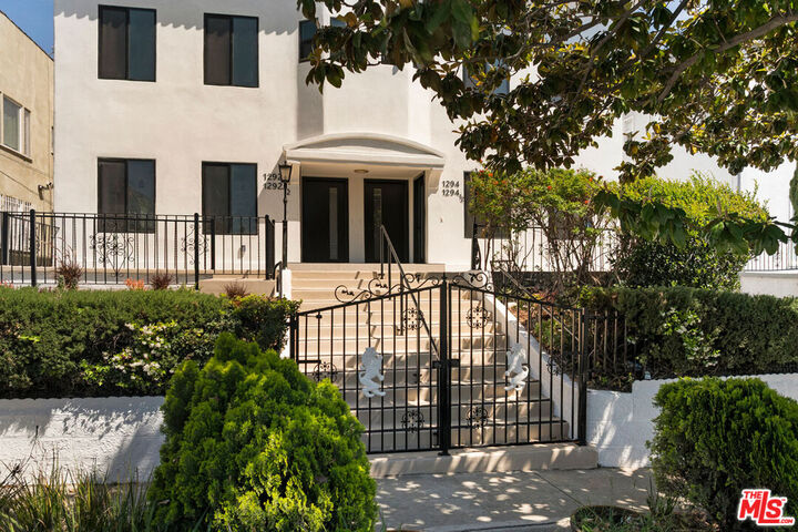 Property Photo: 1294 S Citrus Ave CA 90019