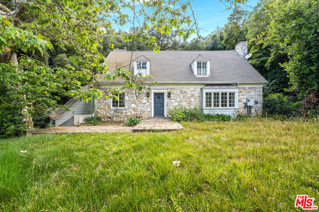 Property Photo:  1495 Stone Canyon Rd  CA 90077 
