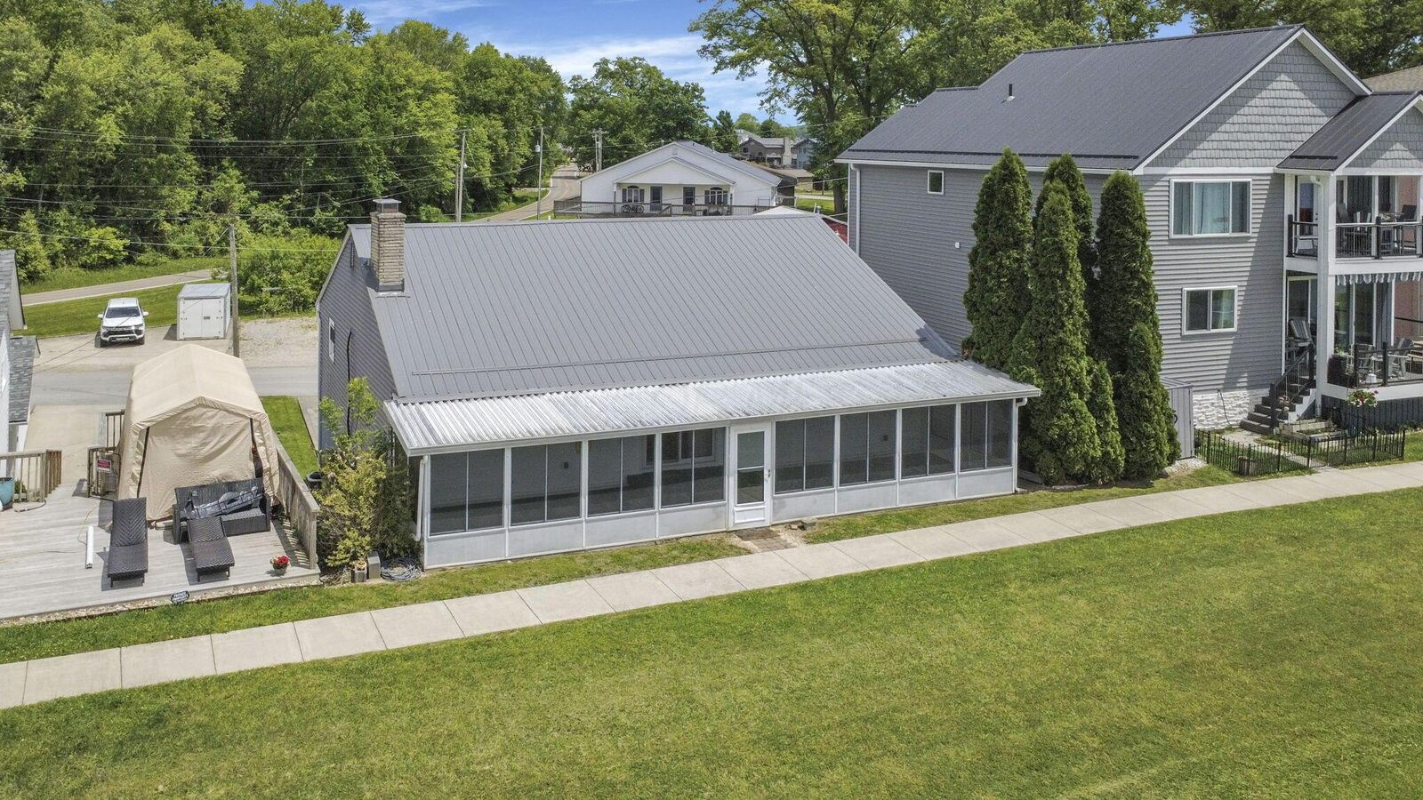 Property Photo: 3503 Sellers NE Drive OH 43046