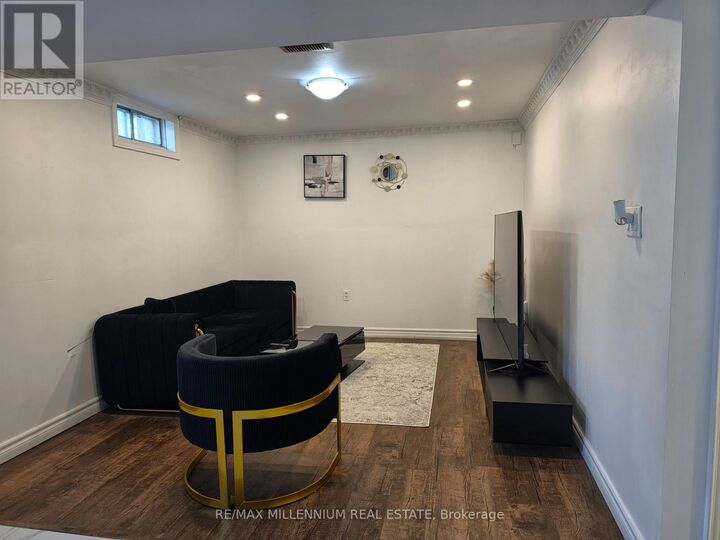 Property Photo:  66 Overlord Crescent Lower  ON M1B 4P2 