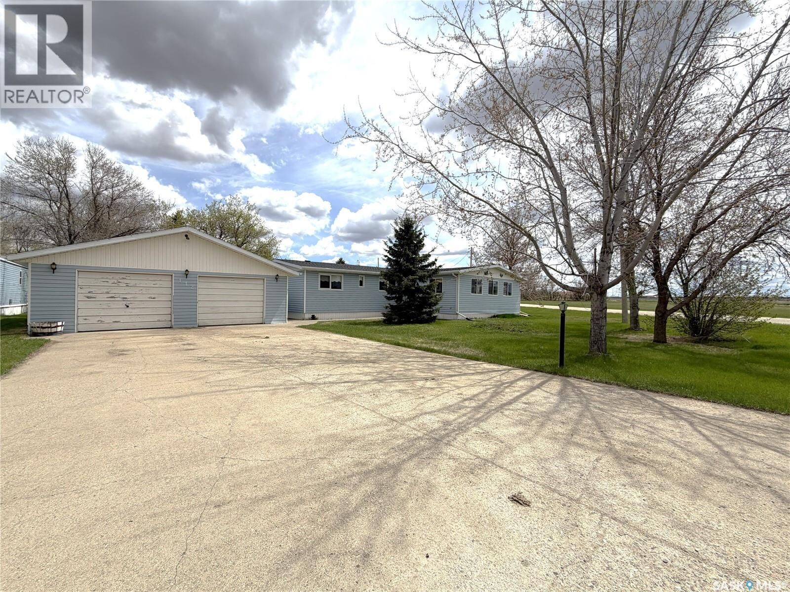 Property Photo: 1016 Railway Avenue SK S0G 3L0