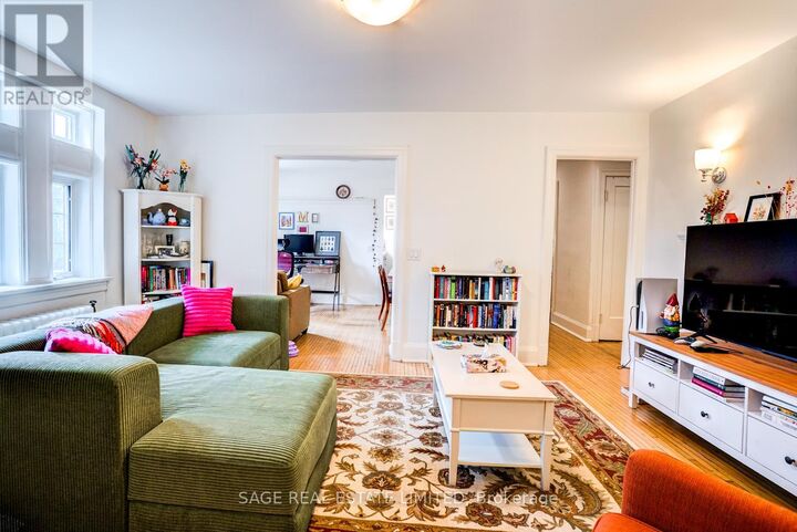 Property Photo: 48 Lawton Boulevard 15 ON M4V 1Z5