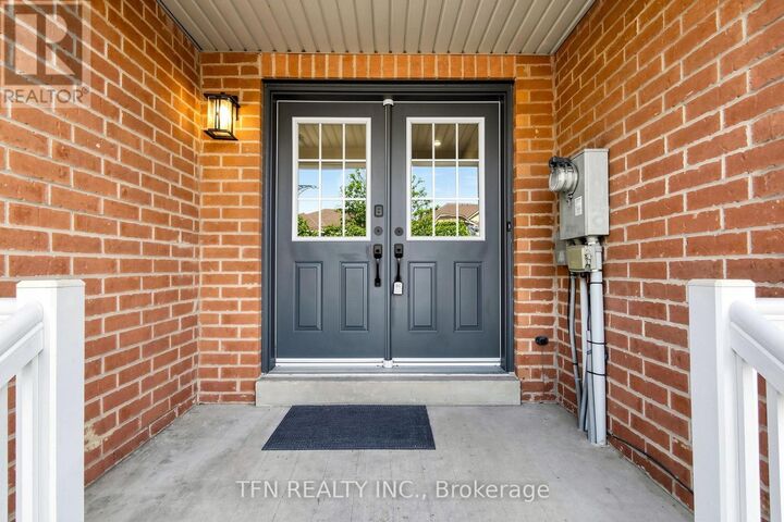 Property Photo:  8 Lander Crescent  ON L4J 8R3 