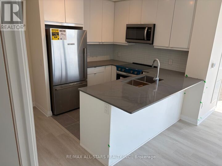 Property Photo:  3270 Sheppard Avenue East 1124  ON M1T 3K3 