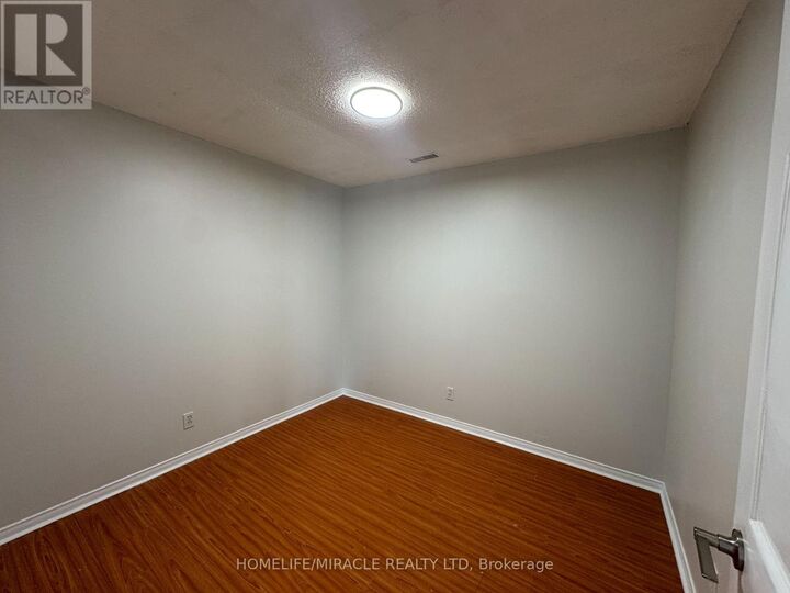 Property Photo:  565 Kennedy Road 3  ON M1K 2B2 