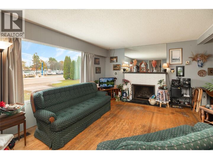 Property Photo: 2150 Burnett Street BC V1Y 2T6