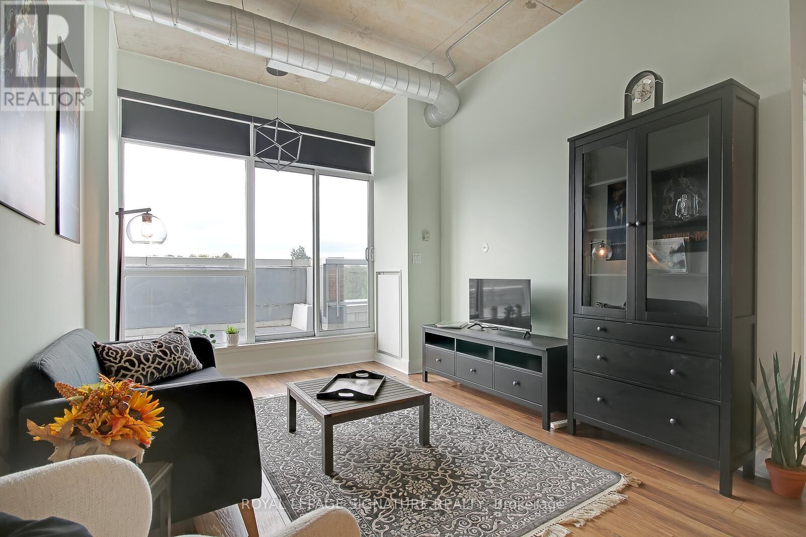 Property Photo: 955 Queen Street West Ph08 ON M6J 1G9