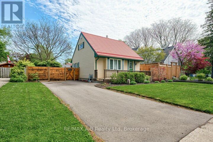 Property Photo:  304 Douglas Street West  ON N5A 5R3 