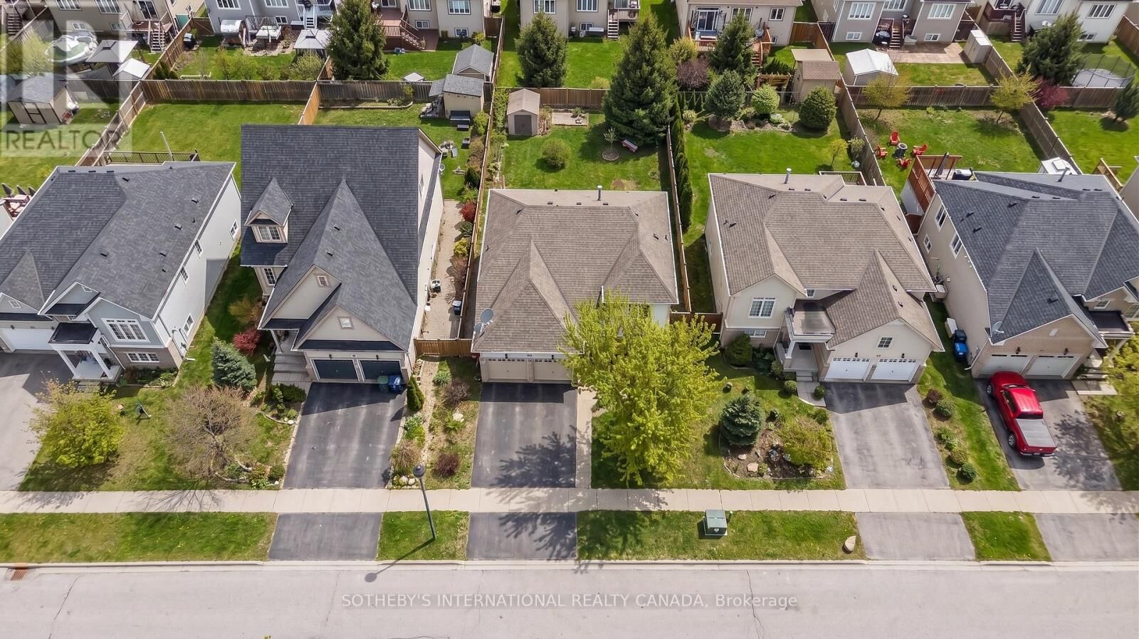 Property Photo:  19 Grand Poplar Lane  ON L9Z 0C7 