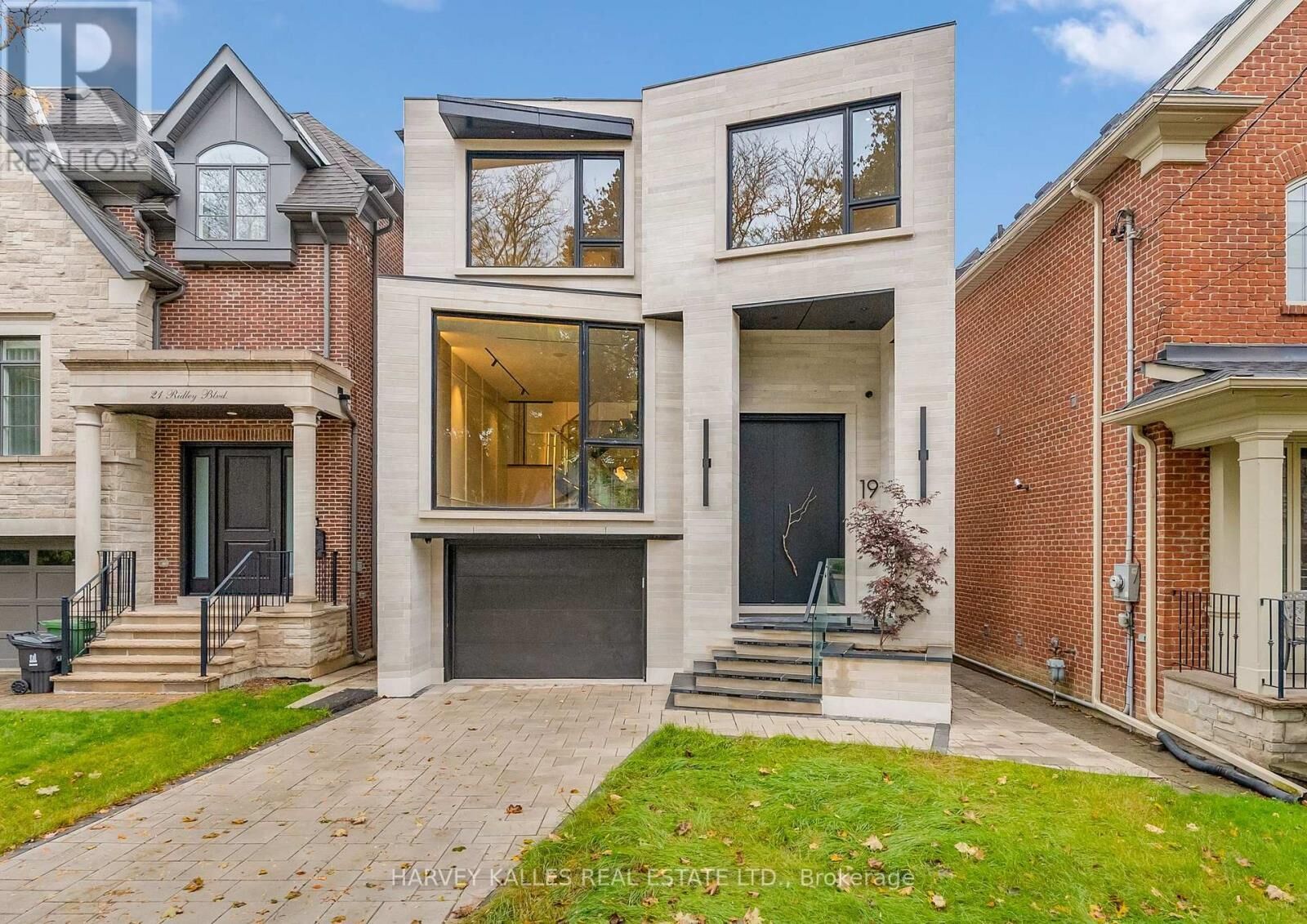 Property Photo:  19 Ridley Boulevard  ON M5M 3L1 