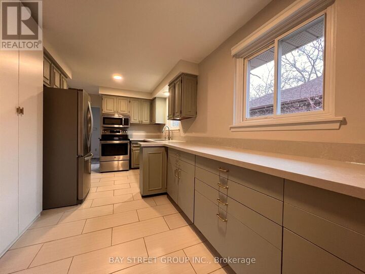Property Photo: 3195 Valmarie Avenue ON L5C 2A4