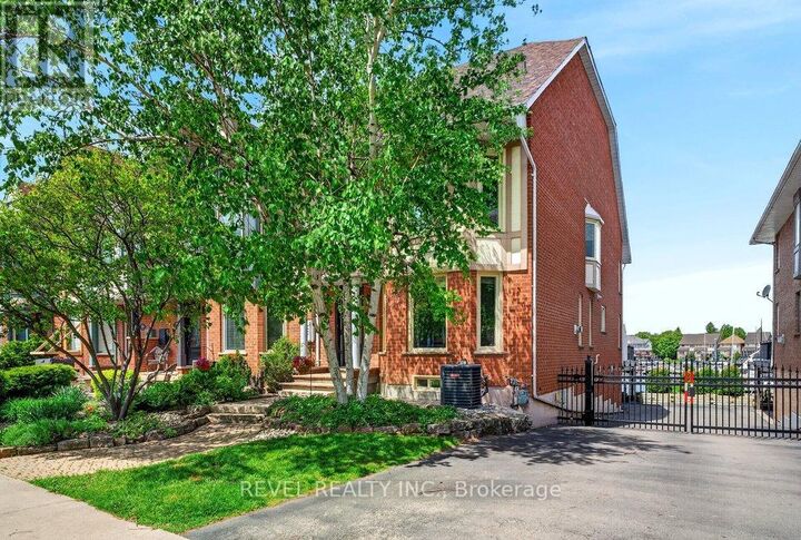 Property Photo:  43 Sunvale Place  ON L8E 4Z6 