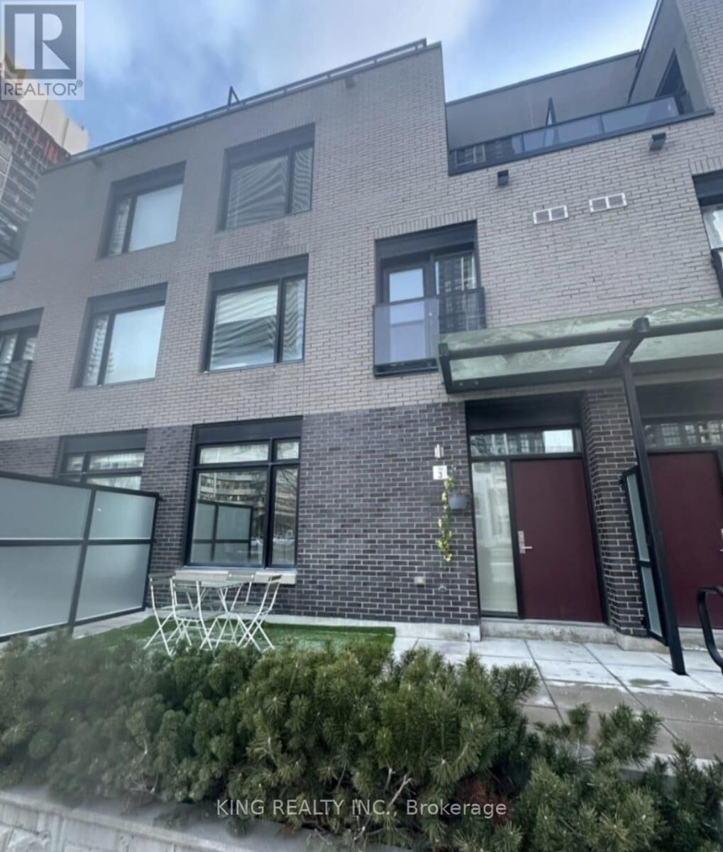 Property Photo: 4010 Parkside Village Drive 3 ON L5B 0K2