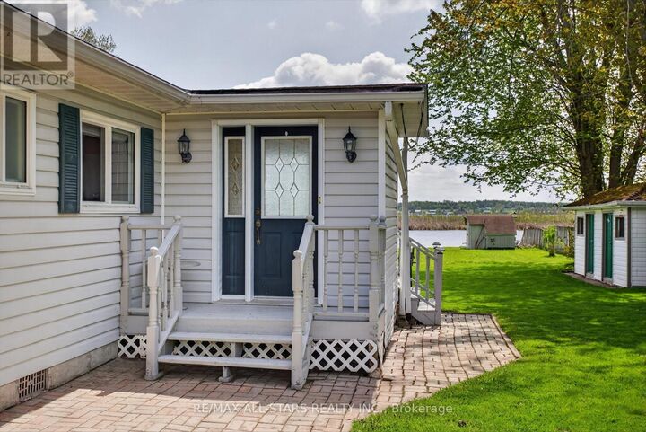 Property Photo:  132 Fenelon Drive  ON K0M 1G0 