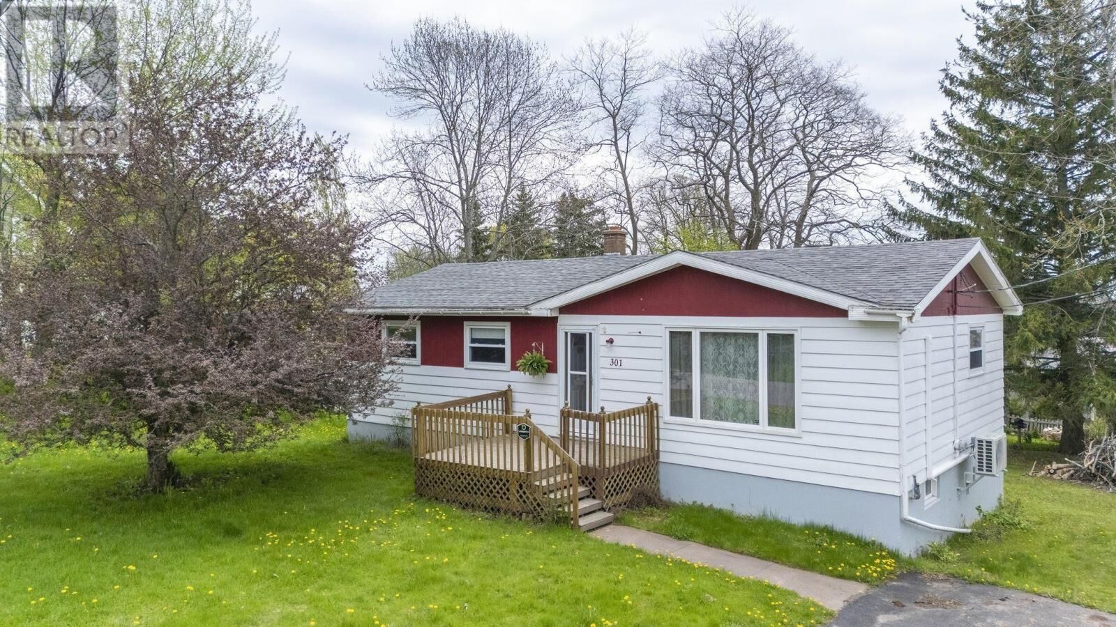 Property Photo: 301 Faulkland Street NS B0K 1H0