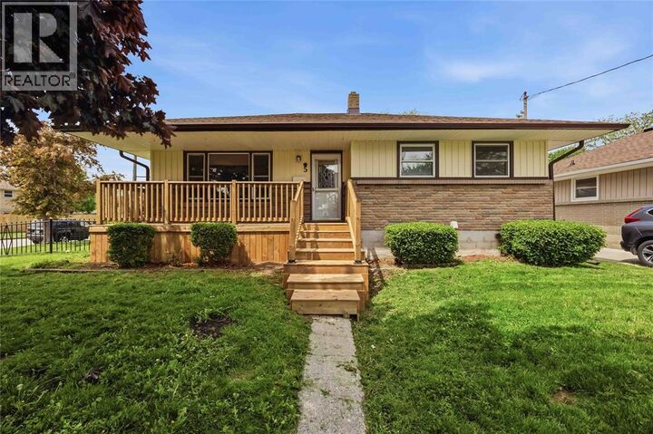 Property Photo:  5 Aberdeen Avenue  ON N7S 2N5 