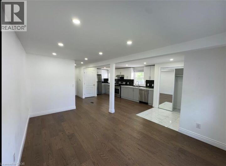Property Photo:  28 Timberlane Crescent Upper  ON N2N 1S9 