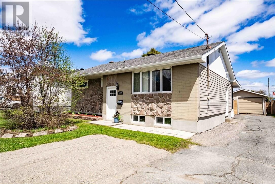 Property Photo: 1082 McAllister Avenue ON P3A 2Y8