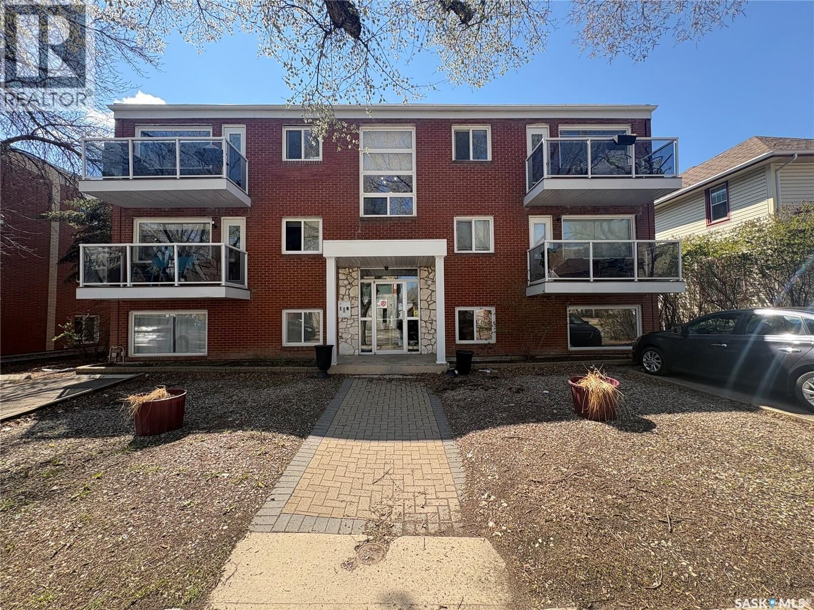 Property Photo:  2060 Lorne Street  SK S4P 2M2 