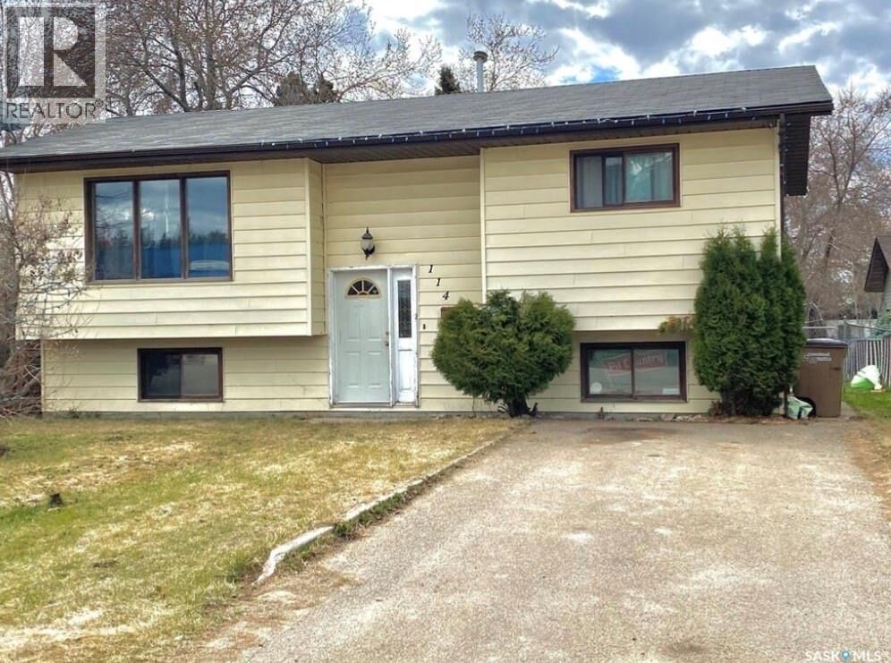 Property Photo:  114 7th Avenue S  SK S0J 0E0 