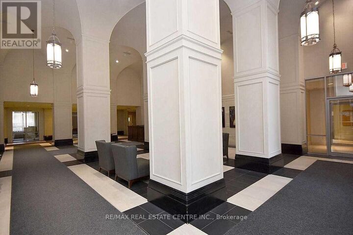 Property Photo:  388 Prince Of Wales Drive 3206  ON L5B 0A1 