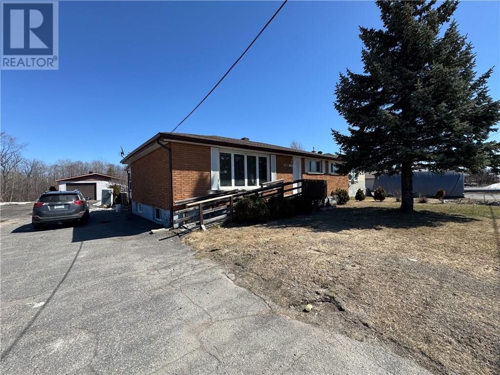Property Photo:  2600 Municipal Road Unit# Upper  ON P3N 1K6 