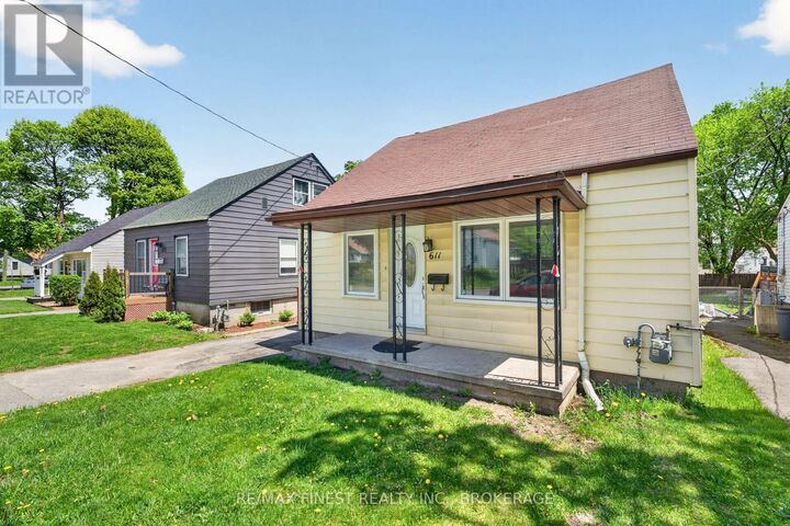 Property Photo:  611 Alfred Street  ON K7K 4J8 