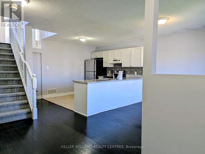 Property Photo:  152 Madelaine Drive Upper  ON L4N 0N1 