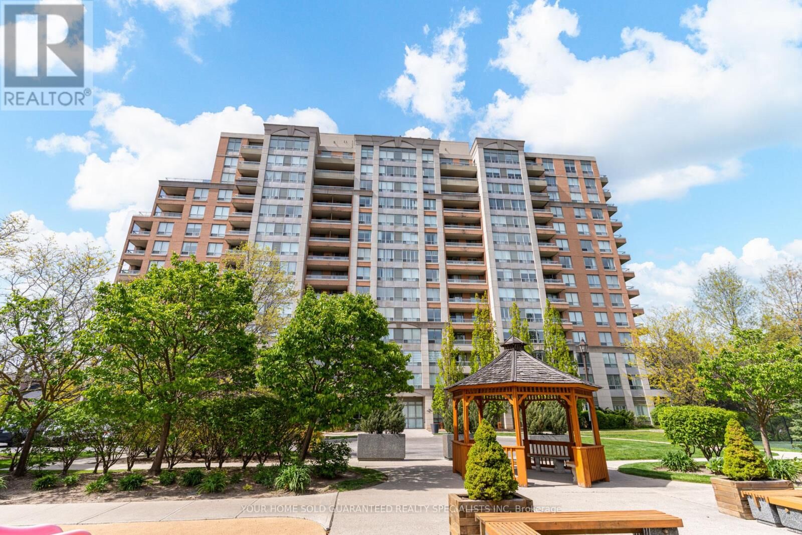 Property Photo: 29 Northern Hts Drive 408 ON L4B 4L8