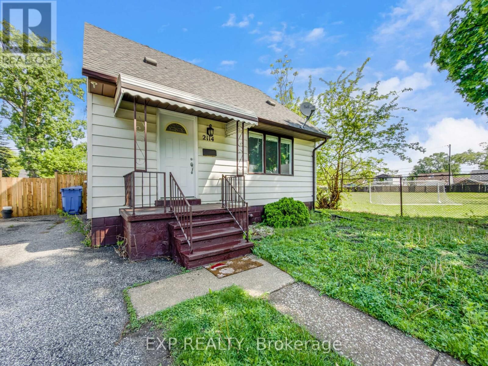 Property Photo:  2114 Girardot Street  ON N9B 1R2 