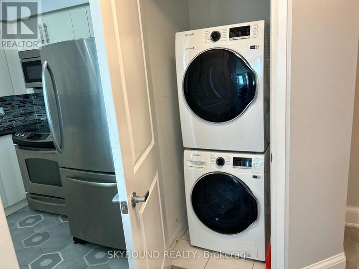 Property Photo:  215 Sherway Gardens Road 2004  ON M9C 0A4 