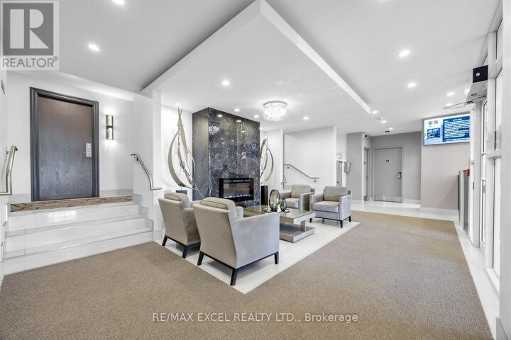 Property Photo:  340 Watson Street West 916  ON L1N 9G1 