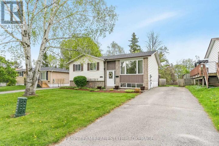 Property Photo: 231 Chaingate Drive ON L4R 4S4