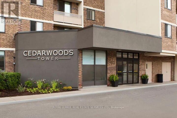 Property Photo:  1 Cedarwoods Crescent 511  ON N2C 2L8 