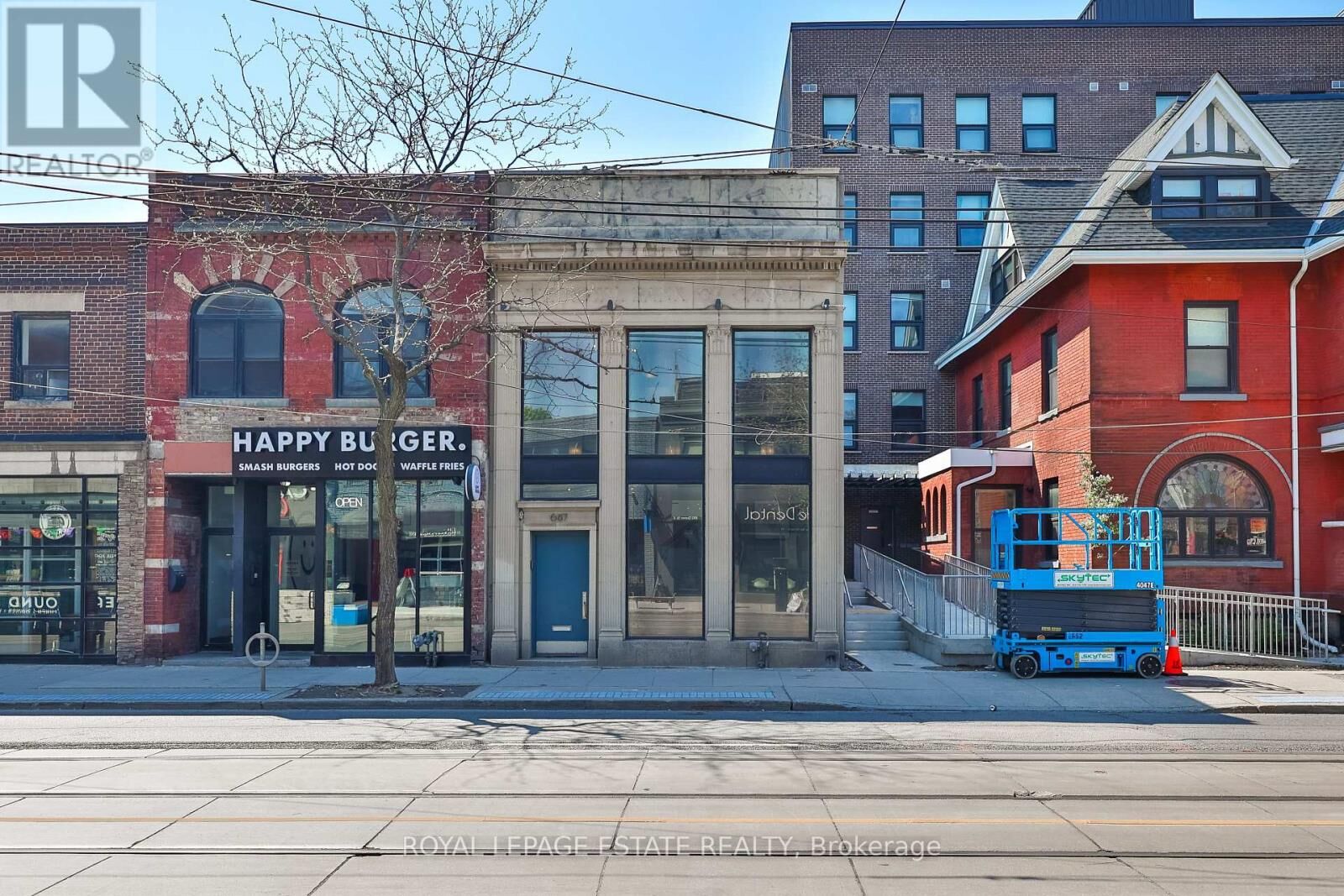 Property Photo:  687 Queen Street East  ON M4M 1G6 