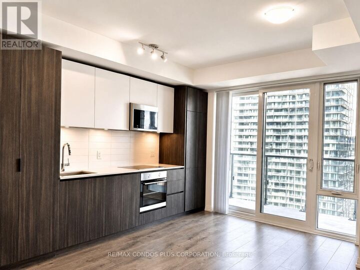 Property Photo: 28 Widmer Street 3126 ON M5V 2E7