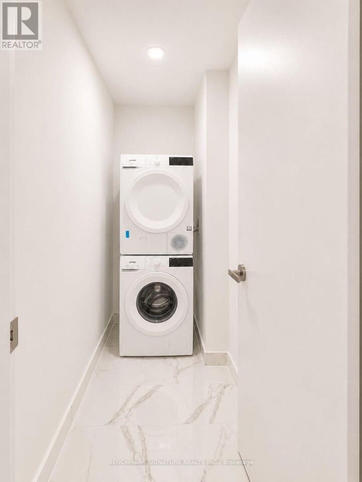 Property Photo:  88 Queen Street East 1215  ON M5C 0B6 