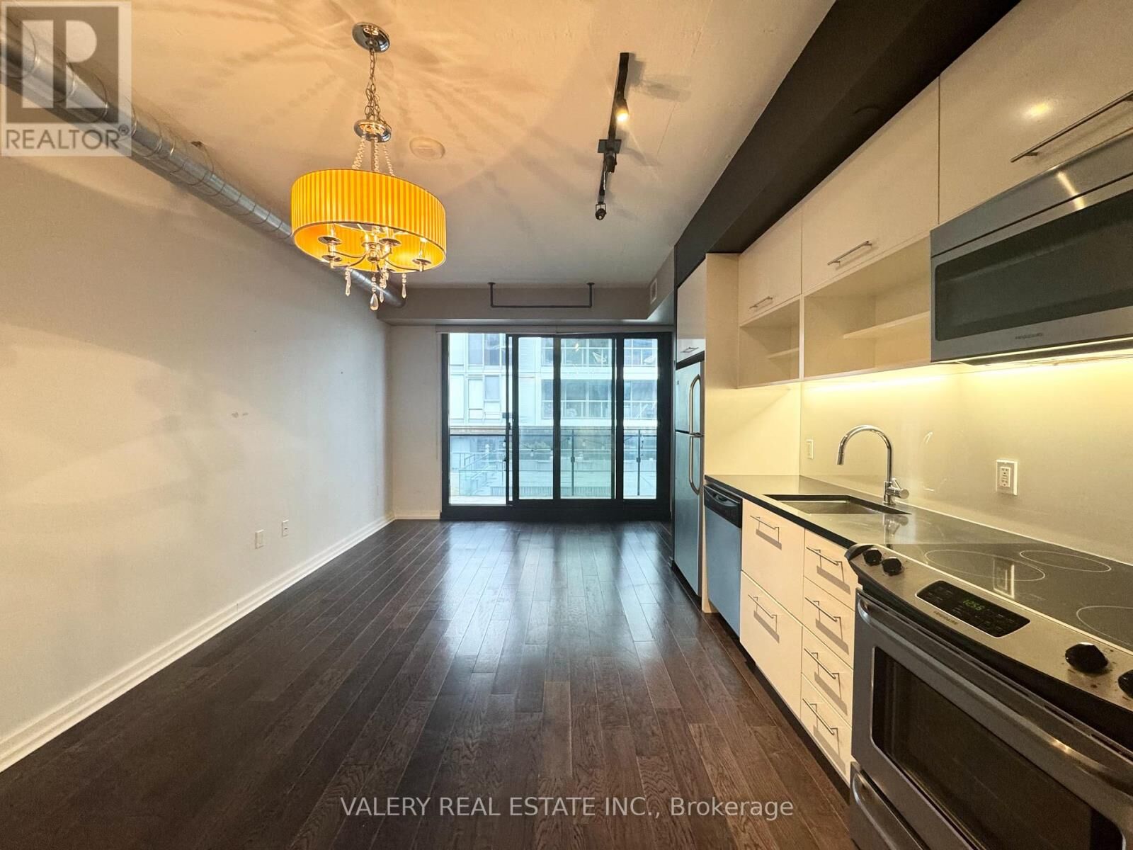 Property Photo: 47 Lower River Street 431 ON M5A 0G1