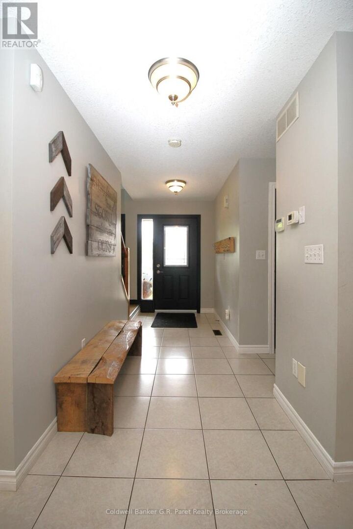Property Photo:  4 Langrell Avenue  ON N4G 5X8 