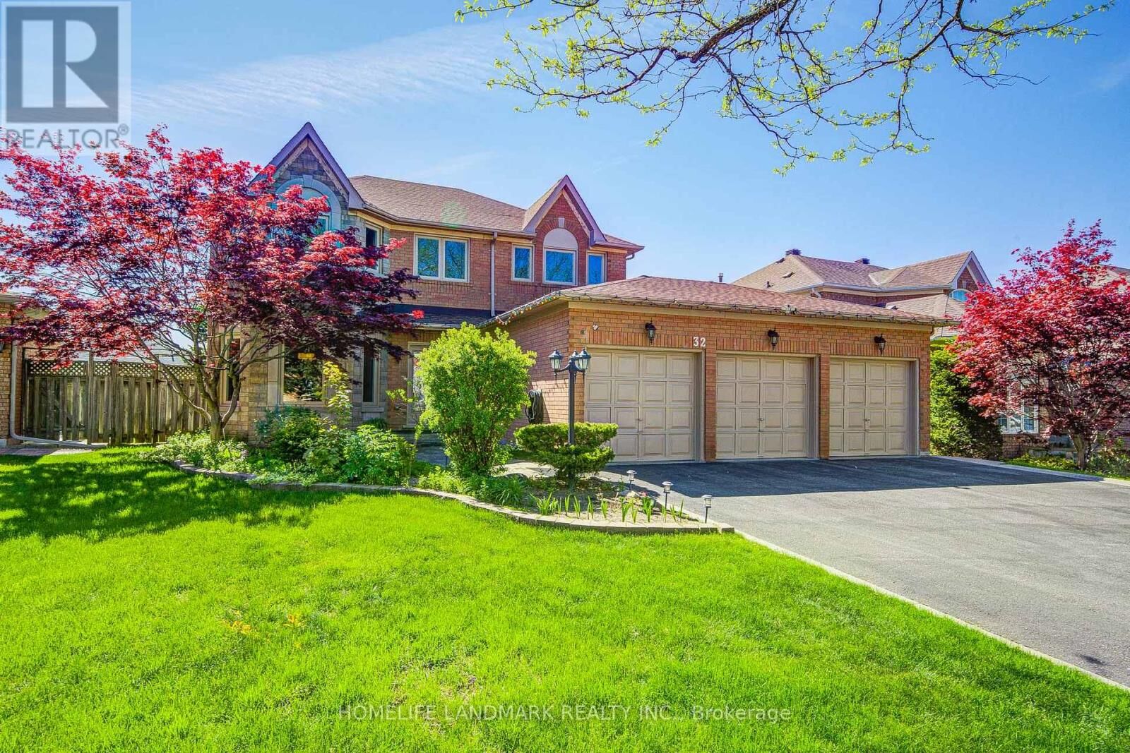 Property Photo:  32 Dumfries Drive  ON L6C 1R9 