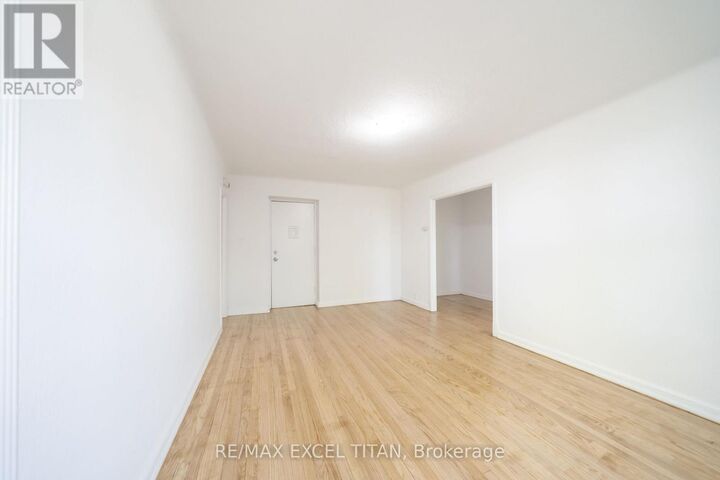 Property Photo:  8 Mallory Gardens 24  ON M4V 2A6 