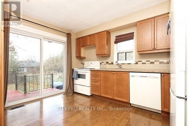Property Photo:  1925 Britannia Road West  ON L5M 1P4 