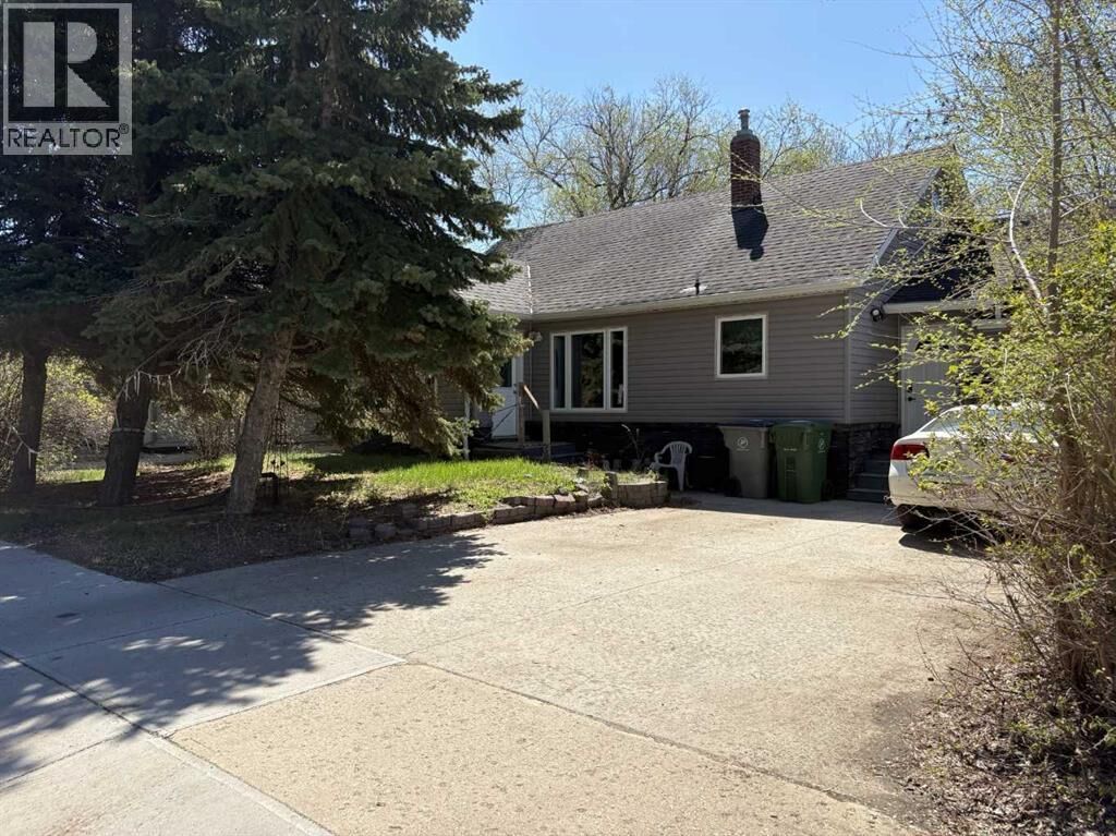 Property Photo:  5223 50 Street  AB T9V 0M4 